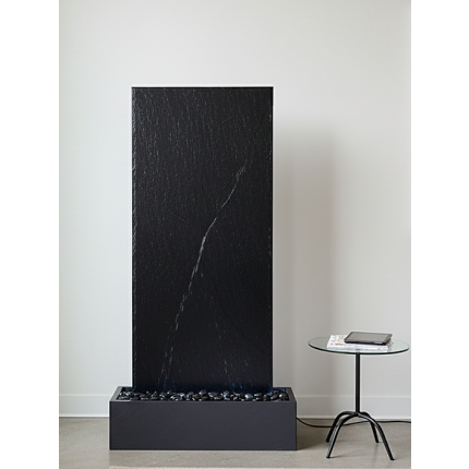 Schiefer-Wasserwand Medivo – ein stilvolles Designobjekt, das Räume verschönert, beruhigt und zugleich das Raumklima verbessert.